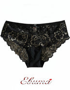 Преживейте изискаността и комфорта с нашата луксозна дамска бикина, представяща съчетание от изящество и качество. Изработена с внимание към всеки детайл, бикината предлага средна дълбочина и е изключително удобна благодарение на използваните микрофибър и еластична дантела.&nbsp;
Отпред няма ластици в зоната на хигиеничното парче, което е допълнително уголемено и съобразено с нуждите ви.

Отличаваща се с перфектно покритие на задната част, бикината предоставя изключително усещане за комфорт и сигурност.

Ди