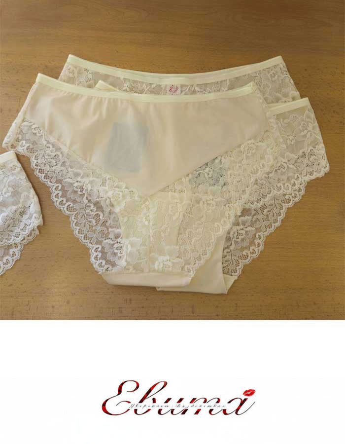 Преживейте изискаността и комфорта с нашата луксозна дамска бикина, представяща съчетание от изящество и качество. Изработена с внимание към всеки детайл, бикината предлага средна дълбочина и е изключително удобна благодарение на използваните микрофибър и еластична дантела.&nbsp;
Отпред няма ластици в зоната на хигиеничното парче, което е допълнително уголемено и съобразено с нуждите ви.

Отличаваща се с перфектно покритие на задната част, бикината предоставя изключително усещане за комфорт и сигурност.

Ди