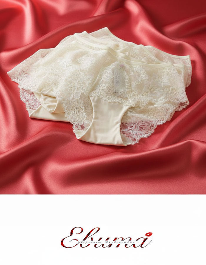 Преживейте изискаността и комфорта с нашата луксозна дамска бикина, представяща съчетание от изящество и качество. Изработена с внимание към всеки детайл, бикината предлага средна дълбочина и е изключително удобна благодарение на използваните микрофибър и еластична дантела.&nbsp;
Отпред няма ластици в зоната на хигиеничното парче, което е допълнително уголемено и съобразено с нуждите ви.

Отличаваща се с перфектно покритие на задната част, бикината предоставя изключително усещане за комфорт и сигурност.

Ди