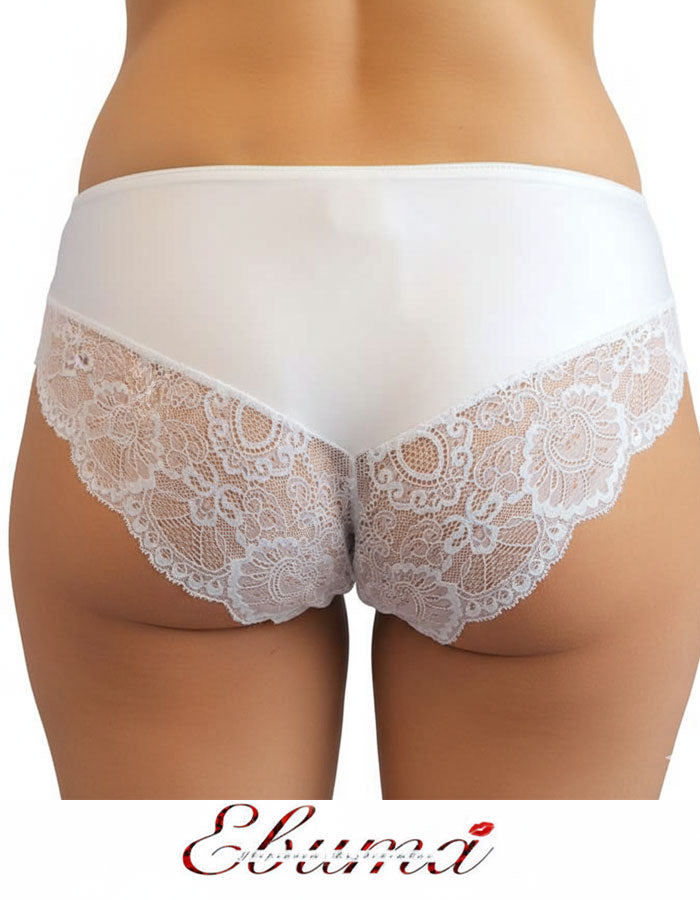 Преживейте изискаността и комфорта с нашата луксозна дамска бикина, представяща съчетание от изящество и качество. Изработена с внимание към всеки детайл, бикината предлага средна дълбочина и е изключително удобна благодарение на използваните микрофибър и еластична дантела.&nbsp;
Отпред няма ластици в зоната на хигиеничното парче, което е допълнително уголемено и съобразено с нуждите ви.

Отличаваща се с перфектно покритие на задната част, бикината предоставя изключително усещане за комфорт и сигурност.

Ди