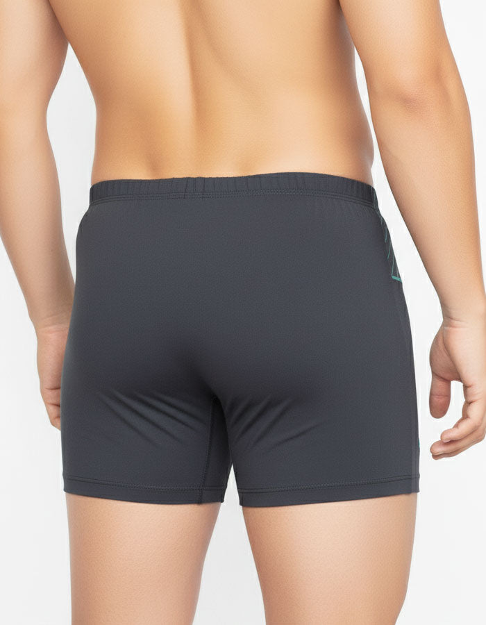 Мъжки боксер от нерециклиран памук – комфорт и стил от Royal Tiger

Открийте удобството и качеството на мъжките боксерки Royal Tiger, създадени за мъже, които държат на естествените материи и безупречния стил.
Изработени от 90% нерециклиран памук и 10% еластан, тези боксерки осигуряват невероятна мекота и дишащ комфорт през целия ден.

✔ Удобни крачоли – осигуряват свобода на движение без впиване или разтягане.
✔ Актуални акценти – модерен дизайн, съчетан с прецизни детайли за стилна визия.
✔ Българско прои