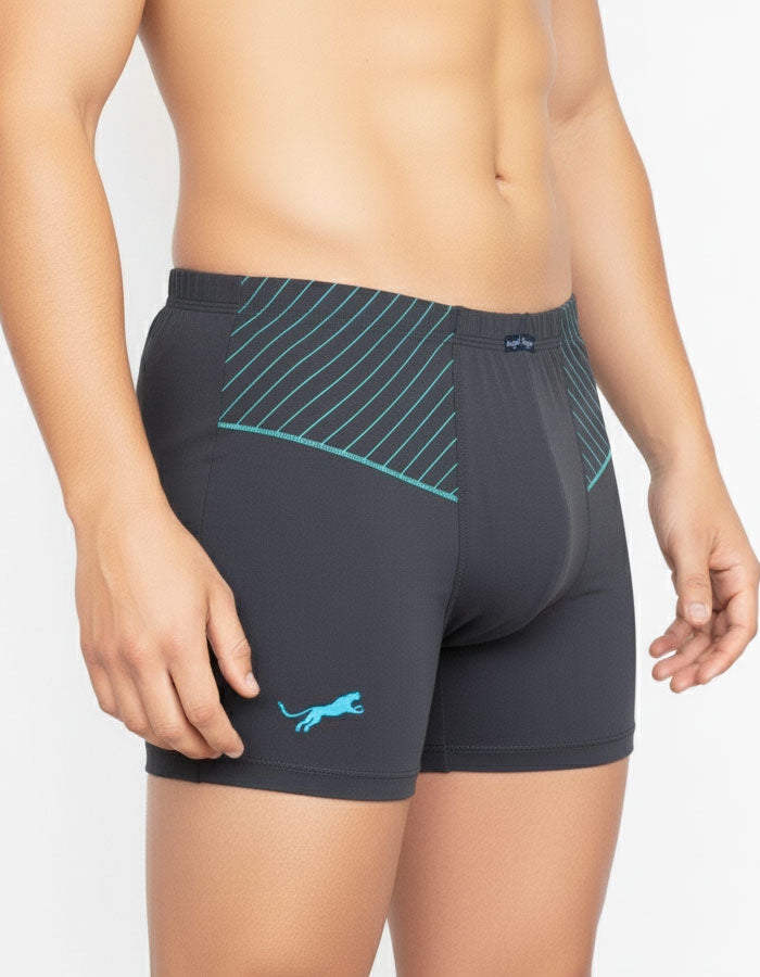 Мъжки боксер от нерециклиран памук – комфорт и стил от Royal Tiger

Открийте удобството и качеството на мъжките боксерки Royal Tiger, създадени за мъже, които държат на естествените материи и безупречния стил.
Изработени от 90% нерециклиран памук и 10% еластан, тези боксерки осигуряват невероятна мекота и дишащ комфорт през целия ден.

✔ Удобни крачоли – осигуряват свобода на движение без впиване или разтягане.
✔ Актуални акценти – модерен дизайн, съчетан с прецизни детайли за стилна визия.
✔ Българско прои