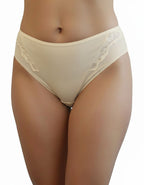 Представяме ви луксозна бикина, обединяващи изискаността и удобството в себе си.
Тази бикина със средна талия е изработена от микрофибър, който придава несравнен комфорт, а красивата дантелена притурка добавя допълнителна доза разкош.

Моделът не само предлага удобство, но и се отличава с отлично покритие на задната част. Комбинацията от микрофибър и дантела не само осигурява комфортно носене, но и предоставя стил и елегантност.
Този много красив и елегантен модел е съчетание от Изисканост и Практичност.

О