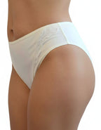 Представяме ви луксозна бикина, обединяващи изискаността и удобството в себе си.
Тази бикина със средна талия е изработена от микрофибър, който придава несравнен комфорт, а красивата дантелена притурка добавя допълнителна доза разкош.

Моделът не само предлага удобство, но и се отличава с отлично покритие на задната част. Комбинацията от микрофибър и дантела не осигурява само комфортно носене, но и стил и елегантност.
Този много красив и елегантен модел е съчетание от Изисканост и Практичност.

Отличното ка