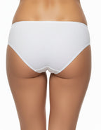 Представяме ви нашата изискана луксозна бикина от микрофибър с елегантни дантелки отстрани и ниска талия - символ на изтънченост, комфорт и модерна младежка естетика.

Тази бикина е изработена с огромно внимание към детайла, като съчетава удивителна мекота и изключителна издръжливост. Използвайки висококачествена микрофибър, тя предлага несравнимо усещане за нежност и лекота, което ще ви пленява с всеки допир.

Дизайнът с ниска талия и изящните дантелки отстрани придават на тази бикина младежка визия и изис