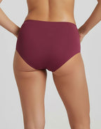 Готови ли сте да преоткриете комфорта, без да правите компромис със стила?

Запознайте се с&nbsp;бикините Evita&nbsp;– перфектното съчетание на луксозна елегантност и невероятен комфорт. Това не е просто&nbsp;дамско бельо, а усещане за увереност и красота, което носите всеки ден.

&nbsp;Задоволете Вашите&nbsp;Нужди&nbsp;и&nbsp;Чувства:

Комфортът е ключов:&nbsp;Изработени с мисъл за Вашето ежедневие, тези&nbsp;удобни бикини&nbsp;Ви осигуряват несравнимо усещане за мекота и свобода. Те са Вашият идеален избо