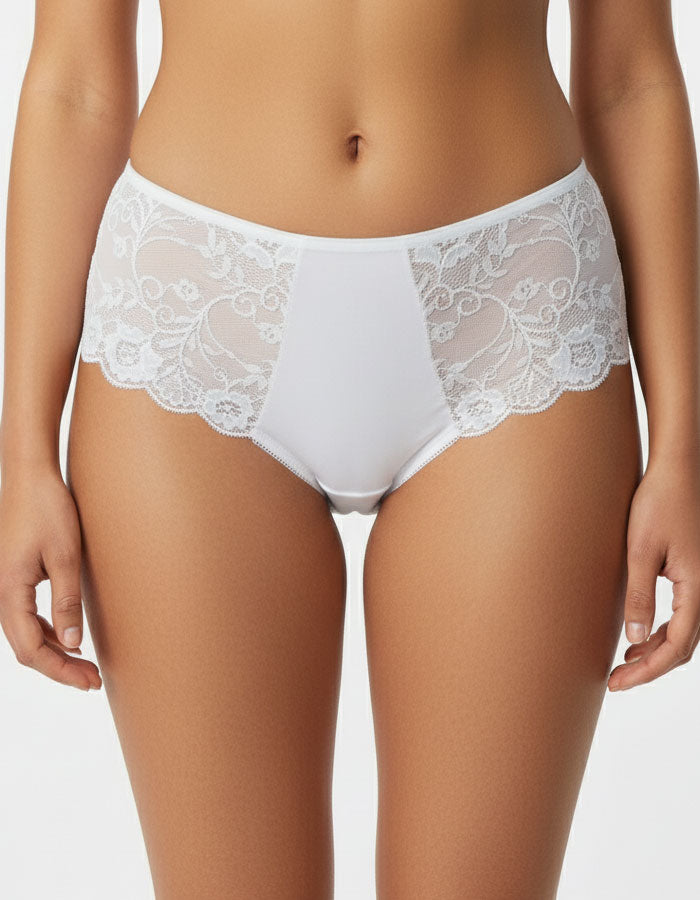 Класически модел бикина с дантела и с отлична покривност на задната част.
Изключително женствен и изискан модел.


- БИКИНА С ВИСОКА ТАЛИЯ
-&nbsp;ВИСОКОКАЧЕСТВЕН ПАМУК с нишка 40*1, която е еднослойно тъкана, което означава Нерециклирана
- мека и еластична дантела в средата отпред и на двете страни
- подсилено памучно дъно
-&nbsp;широки страни, за да има отлично покритие отзад и да заглажда паласките.
- мек и еластичен двойно прегънат ластик за повече стабилно ст и комфорт

Дизайнът на дантелата може да се 