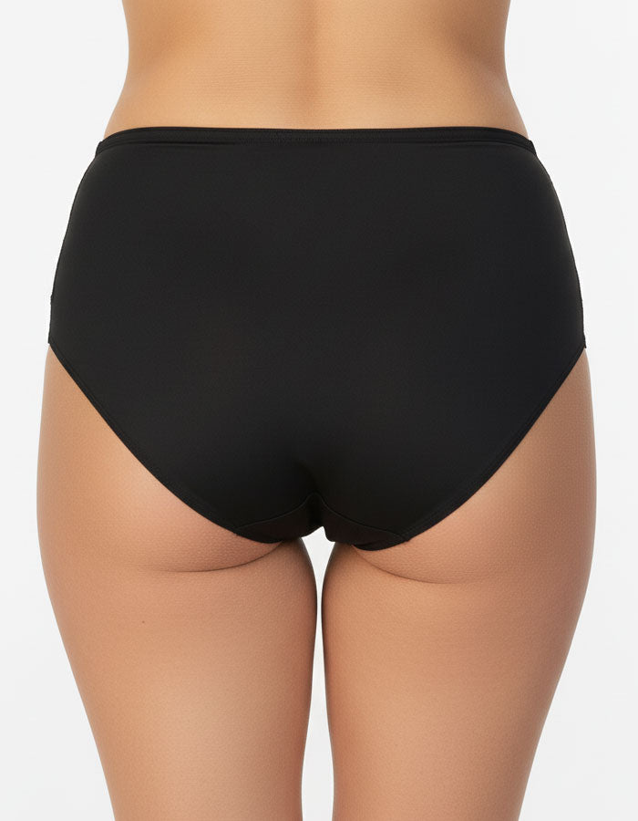 Класически модел бикина с дантела и с отлична покривност на задната част.
Изключително женствен и изискан модел.


- БИКИНА С ВИСОКА ТАЛИЯ
-&nbsp;ВИСОКОКАЧЕСТВЕН ПАМУК с нишка 40*1, която е еднослойно тъкана, което означава Нерециклирана
- мека и еластична дантела в средата отпред и на двете страни
- подсилено памучно дъно
-&nbsp;широки страни, за да има отлично покритие отзад и да заглажда паласките.
- мек и еластичен двойно прегънат ластик за повече стабилно ст и комфорт

Дизайнът на дантелата може да се 