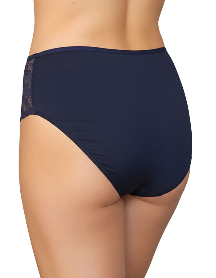 Класически модел бикина с дантела и с отлична покривност на задната част.
Изключително женствен и изискан модел.


- БИКИНА С ВИСОКА ТАЛИЯ
-&nbsp;ВИСОКОКАЧЕСТВЕН ПАМУК с нишка 40*1, която е еднослойно тъкана, което означава Нерециклирана
- мека и еластична дантела в средата отпред и на двете страни
- подсилено памучно дъно
-&nbsp;широки страни, за да има отлично покритие отзад и да заглажда паласките.
- мек и еластичен двойно прегънат ластик за повече стабилно ст и комфорт

Дизайнът на дантелата може да се 