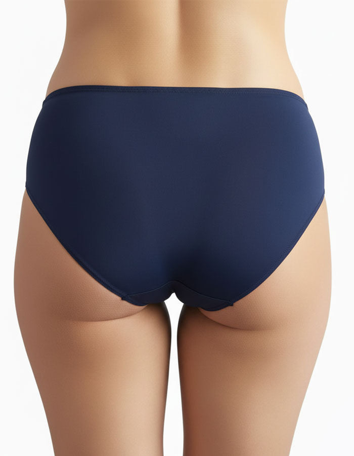 Класически модел бикина с дантела и с отлична покривност на задната част.
Изключително женствен и изискан модел.


- БИКИНА С ВИСОКА ТАЛИЯ
-&nbsp;ВИСОКОКАЧЕСТВЕН ПАМУК с нишка 40*1, която е еднослойно тъкана, което означава Нерециклирана
- мека и еластична дантела в средата отпред и на двете страни
- подсилено памучно дъно
-&nbsp;широки страни, за да има отлично покритие отзад и да заглажда паласките.
- мек и еластичен двойно прегънат ластик за повече стабилно ст и комфорт

Дизайнът на дантелата може да се 