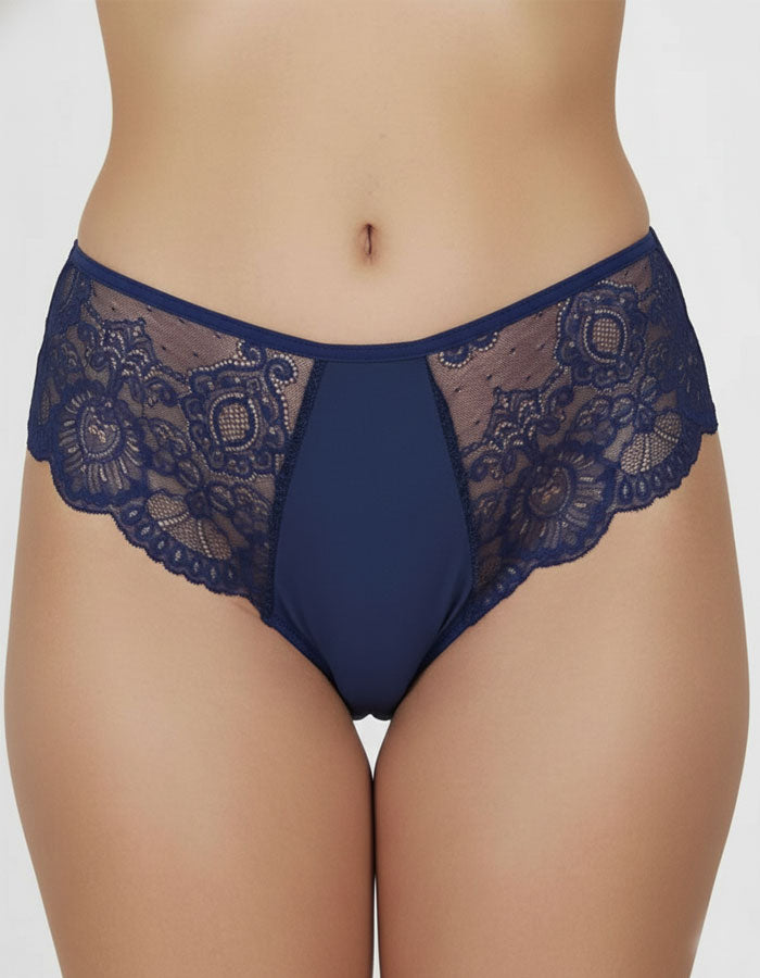 Бикини с една от доказано удобните кройки.&nbsp;
Комбинацията на материи прави модела луксозен, красив, удобен и функционален.
Разпределението на детайлите не е случайно, защото ние имаме за задача да търсим слабите места и да ги обгрижваме внимателно.
Удобното широко странично съединяване доставя отлична покривност отзад, което е важно при долното ни бельо.
Нищо не се впива , не се навива, не дразни и не създава дискомфорт.
Погрижили сме се на всичко да обърнем внимание.

- мека,еластична и флорална, дишащ