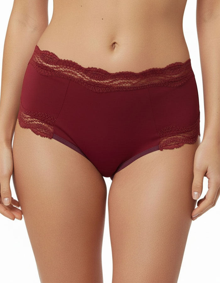 Бикината, която задължително трябва да имате за своето забързано ежедневие.
С удобна висока талия.
Семпла, елегантна и комфортна визия.
Дизайнът на дантелата може да се различава от този на снимката.

-&nbsp; памук и дантела отстрани
-&nbsp; гладка задна част
-&nbsp;&nbsp;висока талия
-&nbsp; загладени шевове отпред върху тюла
-&nbsp; отлично покритие отзад
-&nbsp; подсилено дъно
-&nbsp;&nbsp;мек еластичен двойно прегънат ластик

Отлично качество
Българско производство
Състав: 90% памук и 10% еластан.
Данте