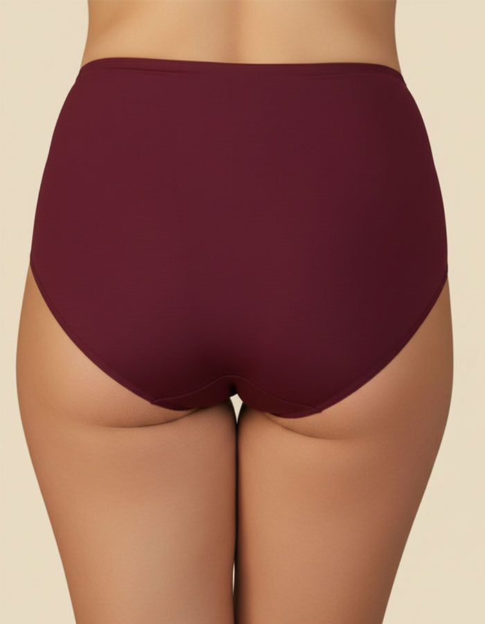 Бикината, която задължително трябва да имате за своето забързано ежедневие.
С удобна висока талия.
Семпла, елегантна и комфортна визия.
Дизайнът на дантелата може да се различава от този на снимката.

-&nbsp; памук и дантела отстрани
-&nbsp; гладка задна част
-&nbsp;&nbsp;висока талия
-&nbsp; загладени шевове отпред върху тюла
-&nbsp; отлично покритие отзад
-&nbsp; подсилено дъно
-&nbsp;&nbsp;мек еластичен двойно прегънат ластик

Отлично качество
Българско производство
Състав: 90% памук и 10% еластан.
Данте