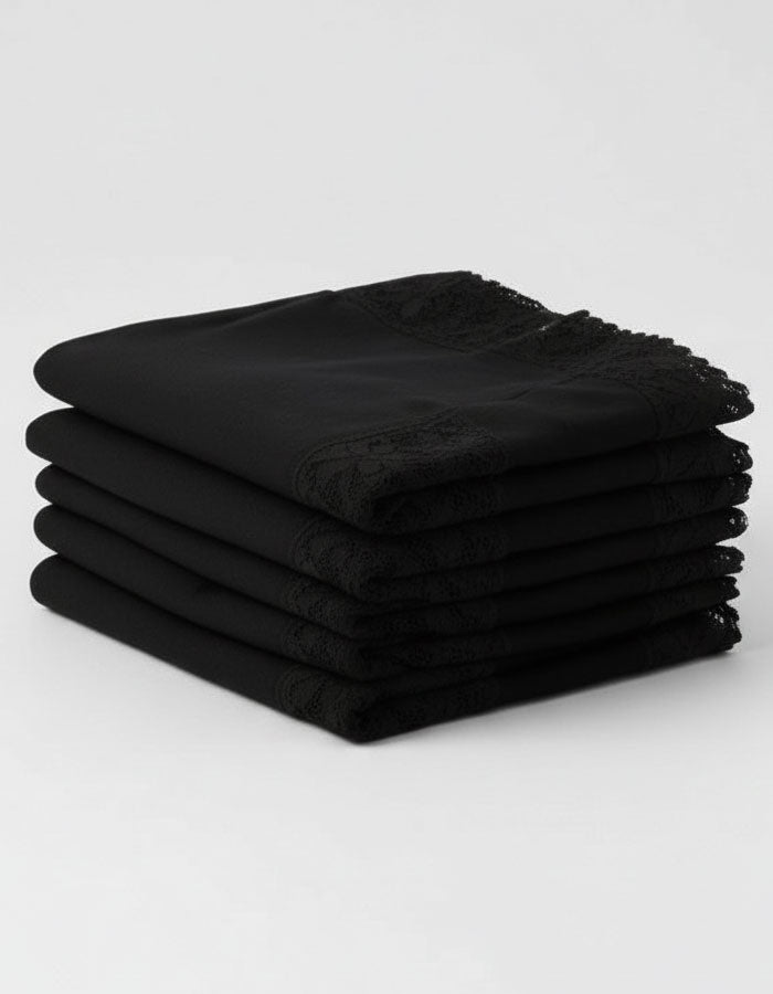 Навлизайки в деня си с неспирна енергия, вие заслужавате всичко:
удобство, елегантност и практичност&nbsp;- всичко това представено в една бикина.
Забързаното ви ежедневие изисква грижливо избрани дрехи, а тази бикина е неизменно присъствие в гардероба ви. С висока талия, тя осигурява удобство и подчертава вашата женственост.
Семплата и елегантна визия на бикината е съчетание от&nbsp;стил и комфорт, което неизменно привлича погледите. Дизайнът на дантелата е уникален за всяка бикина, като подчертава индивид