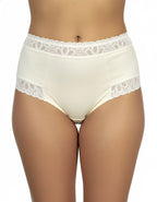 Бикината, която задължително трябва да имате за своето забързано ежедневие.
С удобна висока талия.
Семпла, елегантна и комфортна визия.
Дизайнът на дантелата може да се различава от този на снимката.

-&nbsp; памук и дантела отстрани
-&nbsp; гладка задна част
-&nbsp;&nbsp;висока талия
-&nbsp; загладени шевове отпред върху тюла
-&nbsp; отлично покритие отзад
-&nbsp; подсилено дъно
-&nbsp;&nbsp;мек еластичен двойно прегънат ластик

Отлично качество
Българско производство
Състав: 90% памук и 10% еластан.
Данте