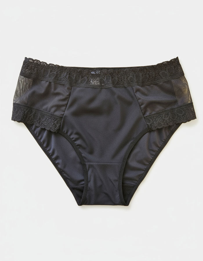 Представяме ви нашата невероятна бикина, която е необходима част от вашия луксозен ежедневен гардероб. Този модел се отличава със своя супер удобен дизайн и красиви детайли, които ще ви пленят от първия миг.

С високата талия тази бикина ви предлага не само комфорт, но и изключителен стил, подчертавайки вашата женственост и елегантност. Дизайнът на дантелата може да бъде различен, но винаги запазва своята изящност и привлекателност.

Създадена и произведена от Евита, тази бикина е гаранция за отлично качест