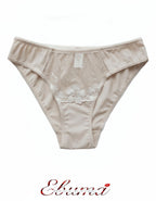 &nbsp;Бикини Evita, Създадени за Вашето Въздействие!&nbsp;
Защо да Изберете Тези Бикини?&nbsp;

Несравним Комфорт: Изработени от висококачествен микрофибър, тези бикини предлагат невероятно приятно усещане върху кожата за целия ден. Забравете за дразненето – насладете се на мекота.

Елегантна Визия: Класическият дизайн е съчетан с фина, артистична бродерия, която превръща ежедневния Ви избор в част от Вашата луксозна колекция. Те са секси и елегантно бельо едновременно!

Идеална Форма: Моделът е проектиран 