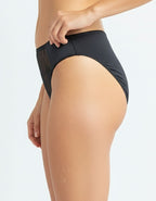 &nbsp;Бикини Evita, Създадени за Вашето Въздействие!&nbsp;
Защо да Изберете Тези Бикини?&nbsp;

Несравним Комфорт: Изработени от висококачествен микрофибър, тези бикини предлагат невероятно приятно усещане върху кожата за целия ден. Забравете за дразненето – насладете се на мекота.

Елегантна Визия: Класическият дизайн е съчетан с фина, артистична бродерия, която превръща ежедневния Ви избор в част от Вашата луксозна колекция. Те са секси и елегантно бельо едновременно!

Идеална Форма: Моделът е проектиран 