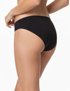 &nbsp;Бикини Evita, Създадени за Вашето Въздействие!&nbsp;
Защо да Изберете Тези Бикини?&nbsp;

Несравним Комфорт: Изработени от висококачествен микрофибър, тези бикини предлагат невероятно приятно усещане върху кожата за целия ден. Забравете за дразненето – насладете се на мекота.

Елегантна Визия: Класическият дизайн е съчетан с фина, артистична бродерия, която превръща ежедневния Ви избор в част от Вашата луксозна колекция. Те са секси и елегантно бельо едновременно!

Идеална Форма: Моделът е проектиран 