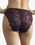 Луксозна дамска бикина – елегантност и комфорт в едно

Представяме ви елегантната дамска бикина, съчетаваща нежен микрофибър и фина дантела – изискан модел, който ще ви накара да се чувствате уверени и комфортни всеки ден.

&nbsp;Защо да изберете този модел?
✔ Перфектна комбинация от стил и удобство – висококачественият микрофибър приляга нежно към кожата, докато фината Дантела придава романтично и женствено излъчване.
✔ Идеална за носене под фини дрехи – благодарение на силикона на крачолите, бикината оста