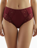 Лукс и Комфорт във Всяко Ежедневие: Бикината, Която Задължително Трябва Да Имаш!

Почувствай разликата с този изключителен модел бикина, който превръща всеки ден в луксозно преживяване. Създаден за жената, която не прави компромис между комфорта и елегантността.

&nbsp;Защо Ще Се Влюбиш в Този Модел:&nbsp;

Високата талия нежно обгръща тялото, осигурявайки перфектно прилепване, без да стяга.

Изисканите красиви детайли от мека дантела придават секси и елегантен завършек, който те кара да се чувстваш желана 