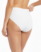 Лукс и Комфорт във Всяко Ежедневие: Бикината, Която Задължително Трябва Да Имаш!

Почувствай разликата с този изключителен модел бикина, който превръща всеки ден в луксозно преживяване. Създаден за жената, която не прави компромис между комфорта и елегантността.

&nbsp;Защо Ще Се Влюбиш в Този Модел:&nbsp;

Високата талия нежно обгръща тялото, осигурявайки перфектно прилепване, без да стяга.

Изисканите красиви детайли от мека дантела придават секси и елегантен завършек, който те кара да се чувстваш желана 