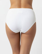 Лукс и Комфорт във Всяко Ежедневие: Бикината, Която Задължително Трябва Да Имаш!

Почувствай разликата с този изключителен модел бикина, който превръща всеки ден в луксозно преживяване. Създаден за жената, която не прави компромис между комфорта и елегантността.

&nbsp;Защо Ще Се Влюбиш в Този Модел:&nbsp;

Високата талия нежно обгръща тялото, осигурявайки перфектно прилепване, без да стяга.

Изисканите красиви детайли от мека дантела придават секси и елегантен завършек, който те кара да се чувстваш желана 