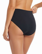 Лукс и Комфорт във Всяко Ежедневие: Бикината, Която Задължително Трябва Да Имаш!

Почувствай разликата с този изключителен модел бикина, който превръща всеки ден в луксозно преживяване. Създаден за жената, която не прави компромис между комфорта и елегантността.

&nbsp;Защо Ще Се Влюбиш в Този Модел:&nbsp;

Високата талия нежно обгръща тялото, осигурявайки перфектно прилепване, без да стяга.

Изисканите красиви детайли от мека дантела придават секси и елегантен завършек, който те кара да се чувстваш желана 