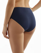 Лукс и Комфорт във Всяко Ежедневие: Бикината, Която Задължително Трябва Да Имаш!

Почувствай разликата с този изключителен модел бикина, който превръща всеки ден в луксозно преживяване. Създаден за жената, която не прави компромис между комфорта и елегантността.

&nbsp;Защо Ще Се Влюбиш в Този Модел:&nbsp;

Високата талия нежно обгръща тялото, осигурявайки перфектно прилепване, без да стяга.

Изисканите красиви детайли от мека дантела придават секси и елегантен завършек, който те кара да се чувстваш желана 