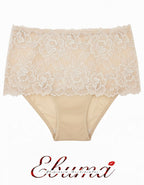 Преживейте изискаността и комфорта с нашата луксозна дамска бикина, тип боксер представяща съчетание от изящество и качество.
Изработена с внимание към всеки детайл, бикината предлага висока талия и е изключително удобна благодарение на използваните микрофибър и еластична дантела.&nbsp;

Отличаваща се с перфектно покритие на задната част, бикината предоставя изключително усещане за комфорт и сигурност.

Дизайнът на дантелата може да се варира леко, придавайки на всяка бикина уникалност и индивидуално излъчв