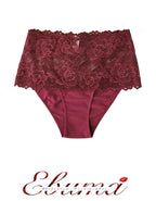 Преживейте изискаността и комфорта с нашата луксозна дамска бикина, тип боксер представяща съчетание от изящество и качество.
Изработена с внимание към всеки детайл, бикината предлага висока талия и е изключително удобна благодарение на използваните микрофибър и еластична дантела.&nbsp;

Отличаваща се с перфектно покритие на задната част, бикината предоставя изключително усещане за комфорт и сигурност.

Дизайнът на дантелата може да се варира леко, придавайки на всяка бикина уникалност и индивидуално излъчв