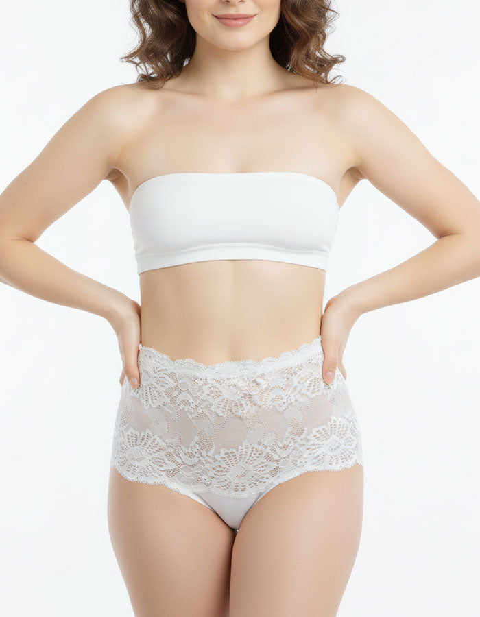 Преживейте изискаността и комфорта с нашата луксозна дамска бикина, тип боксер представяща съчетание от изящество и качество.
Изработена с внимание към всеки детайл, бикината предлага висока талия и е изключително удобна благодарение на използваните микрофибър и еластична дантела.&nbsp;

Отличаваща се с перфектно покритие на задната част, бикината предоставя изключително усещане за комфорт и сигурност.

Дизайнът на дантелата може да се варира леко, придавайки на всяка бикина уникалност и индивидуално излъчв