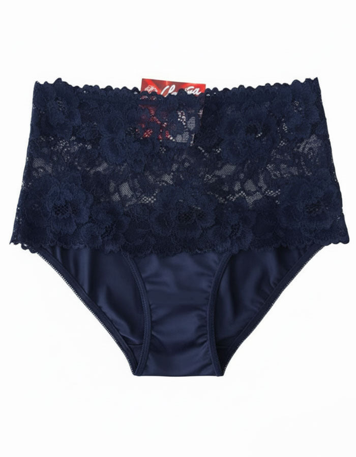 Преживейте изискаността и комфорта с нашата луксозна дамска бикина, тип боксер представяща съчетание от изящество и качество.
Изработена с внимание към всеки детайл, бикината предлага висока талия и е изключително удобна благодарение на използваните микрофибър и еластична дантела.&nbsp;

Отличаваща се с перфектно покритие на задната част, бикината предоставя изключително усещане за комфорт и сигурност.

Дизайнът на дантелата може да се варира леко, придавайки на всяка бикина уникалност и индивидуално излъчв