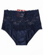 Преживейте изискаността и комфорта с нашата луксозна дамска бикина, тип боксер представяща съчетание от изящество и качество.
Изработена с внимание към всеки детайл, бикината предлага висока талия и е изключително удобна благодарение на използваните микрофибър и еластична дантела.&nbsp;

Отличаваща се с перфектно покритие на задната част, бикината предоставя изключително усещане за комфорт и сигурност.

Дизайнът на дантелата може да се варира леко, придавайки на всяка бикина уникалност и индивидуално излъчв