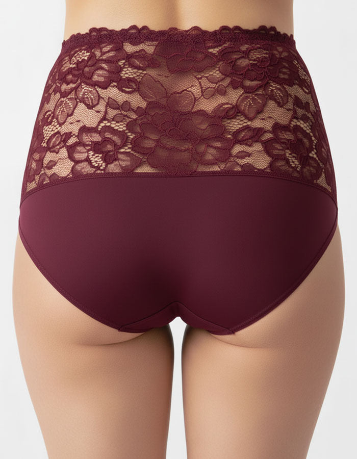 Преживейте изискаността и комфорта с нашата луксозна дамска бикина, тип боксер представяща съчетание от изящество и качество.
Изработена с внимание към всеки детайл, бикината предлага висока талия и е изключително удобна благодарение на използваните микрофибър и еластична дантела.&nbsp;

Отличаваща се с перфектно покритие на задната част, бикината предоставя изключително усещане за комфорт и сигурност.

Дизайнът на дантелата може да се варира леко, придавайки на всяка бикина уникалност и индивидуално излъчв