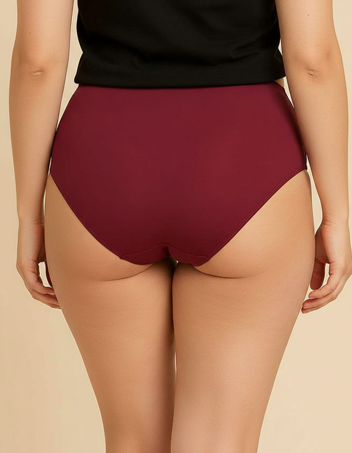 Бикината е изработена изцяло от висок клас микрофибър, който гали кожата.
Моделът е с удобна висока талия, която обгръща силуета.
Моделът е с отлично покритие на задната част, която е гладка.
Подходящи както за ежедневието, така и за оценени моменти, тези бикини са идеалният избор за всяка дама, която цени качеството и удобството.
Поръчайте сега и се наслади на комфорт и елегантност от най-високо ниво!&nbsp;

- Бикина от луксозен и галещ кожата микрофибър
- висока талия
-&nbsp;мек и еластичен двойно прегъна