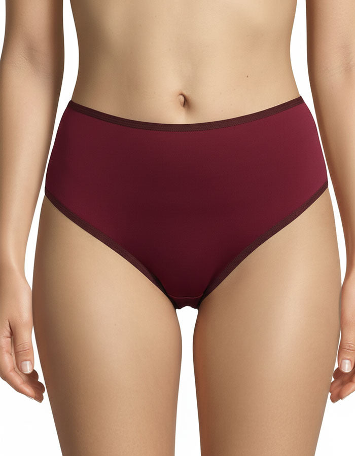 Представяме Ви нашите бикини с висока талия, изработени от висококачествено трико.
Те комбинират изключително комфортен и стил, създаден, за да подчертаят естествената красота и да предложат усещане за увереност през целия ден. Бикините са произведени с внимание към детайла в България, отразявайки стремежа на нашата марка, за да предлага продукти с високо качество и уникален дизайн, който се помни.

Материята е съставена от 90% памук и 10% еластан, осигуряваща нежност при допир и еластичност, която приляга 