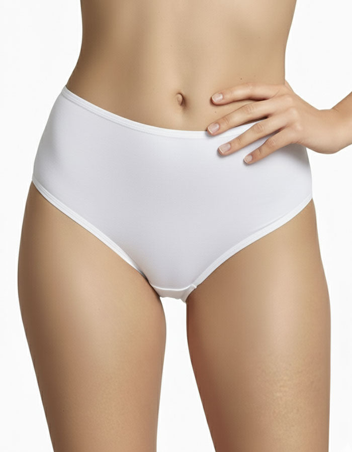 Представяме Ви нашите бикини с висока талия, изработени от висококачествено трико.
Те комбинират изключително комфортен и стил, създаден, за да подчертаят естествената красота и да предложат усещане за увереност през целия ден. Бикините са произведени с внимание към детайла в България, отразявайки стремежа на нашата марка, за да предлага продукти с високо качество и уникален дизайн, който се помни.

Материята е съставена от 90% памук и 10% еластан, осигуряваща нежност при допир и еластичност, която приляга 