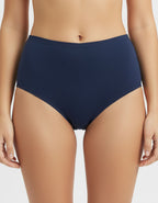 Представяме Ви нашите бикини с висока талия, изработени от висококачествено трико.
Те комбинират изключително комфортен и стил, създаден, за да подчертаят естествената красота и да предложат усещане за увереност през целия ден. Бикините са произведени с внимание към детайла в България, отразявайки стремежа на нашата марка, за да предлага продукти с високо качество и уникален дизайн, който се помни.

Материята е съставена от 90% памук и 10% еластан, осигуряваща нежност при допир и еластичност, която приляга 