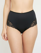 Представяме ви нашата красива бикина с висока талия – перфектно съчетание от микрофибър и дантела, създадено да осигури както стил, така и комфорт. Този изискан модел е идеален за носене под фини дрехи, благодарение на гладката си текстура и изящния дизайн, който не оставя следи и подчертава естествените линии на тялото.

Елегантната дантела добавя нотка на лукс и женственост, докато високата талия поддържа и изважда силуета. Въпреки това, че дизайнът на дантелата може лесно да се различава, всяка бикина от