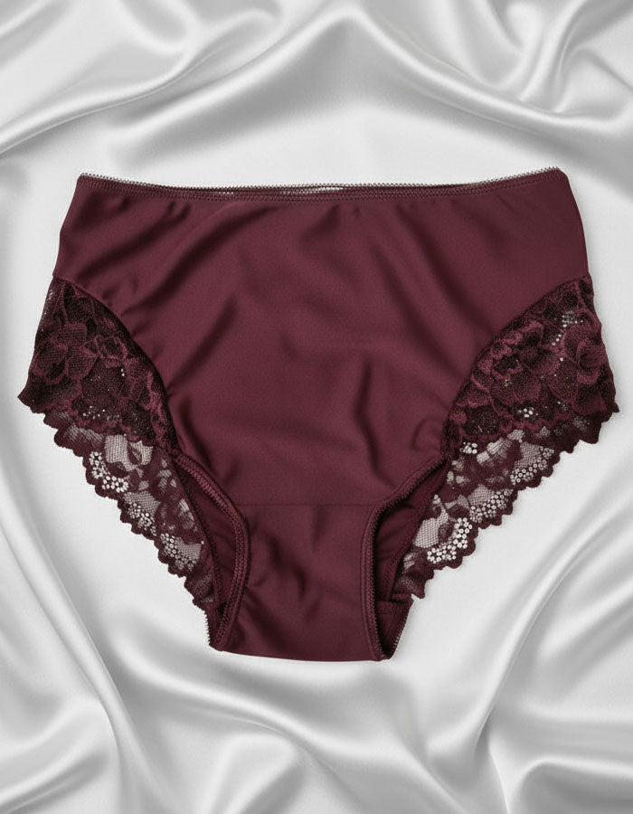 Представяме ви нашата красива бикина с висока талия – перфектно съчетание от микрофибър и дантела, създадена да осигури както стил, така и комфорт. Този изискан модел е идеален за носене под фини дрехи, благодарение на гладката си текстура и изящния дизайн, който не оставя следи и подчертава естествените линии на тялото.

Елегантната дантела добавя нотка на лукс и женственост, докато високата талия осигурява подкрепа и извайва силуета. Въпреки че дизайнът на дантелата може леко да се различава, всяка бикина