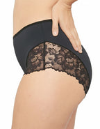 Представяме ви нашата красива бикина с висока талия – перфектно съчетание от микрофибър и дантела, създадено да осигури както стил, така и комфорт. Този изискан модел е идеален за носене под фини дрехи, благодарение на гладката си текстура и изящния дизайн, който не оставя следи и подчертава естествените линии на тялото.

Елегантната дантела добавя нотка на лукс и женственост, докато високата талия поддържа и изважда силуета. Въпреки това, че дизайнът на дантелата може лесно да се различава, всяка бикина от