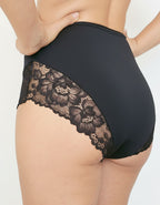 Представяме ви нашата красива бикина с висока талия – перфектно съчетание от микрофибър и дантела, създадено да осигури както стил, така и комфорт. Този изискан модел е идеален за носене под фини дрехи, благодарение на гладката си текстура и изящния дизайн, който не оставя следи и подчертава естествените линии на тялото.

Елегантната дантела добавя нотка на лукс и женственост, докато високата талия поддържа и изважда силуета. Въпреки това, че дизайнът на дантелата може лесно да се различава, всяка бикина от