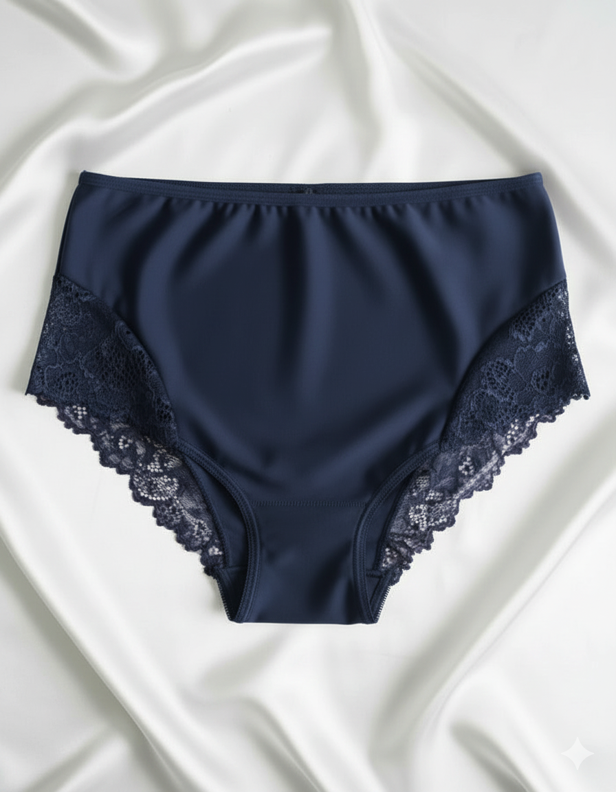 Представяме ви нашата красива бикина с висока талия – перфектно съчетание от микрофибър и дантела, създадено да осигури както стил, така и комфорт. Този изискан модел е идеален за носене под фини дрехи, благодарение на гладката си текстура и изящния дизайн, който не оставя следи и подчертава естествените линии на тялото.

Елегантната дантела добавя нотка на лукс и женственост, докато високата талия поддържа и изважда силуета. Въпреки това, че дизайнът на дантелата може лесно да се различава, всяка бикина от