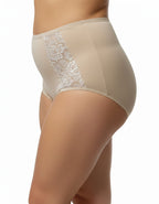 &nbsp;Елегантност и перфектно оформяне – Бикини с висока талия!&nbsp;

Подарете си увереност и комфорт с този стилен и функционален модел! Тези бикини с висока талия не само ще осигурят изящно оформяне на силуета, но и ще ви накарат да се чувствате елегантни и неустоими всеки ден.

&nbsp;Защо ще ги обикнете?&nbsp;
✔ Оформящ ефект – високата талия нежно прибира коремчето и подчертава извивките, без да стяга прекалено.
✔ Луксозни материали – висококачествен микрофибър и фина дантела за перфектен баланс между 