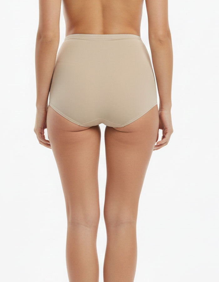 &nbsp;Елегантност и перфектно оформяне – Бикини с висока талия!&nbsp;

Подарете си увереност и комфорт с този стилен и функционален модел! Тези бикини с висока талия не само ще осигурят изящно оформяне на силуета, но и ще ви накарат да се чувствате елегантни и неустоими всеки ден.

&nbsp;Защо ще ги обикнете?&nbsp;
✔ Оформящ ефект – високата талия нежно прибира коремчето и подчертава извивките, без да стяга прекалено.
✔ Луксозни материали – висококачествен микрофибър и фина дантела за перфектен баланс между 