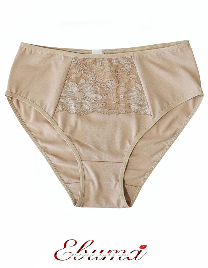 Ново бижу в колекцията – бикина от памук с висока талия и дантелено изящество.

Създадена за жената, която иска удобство без компромис със стила – нашата нова бикина с висока талия комбинира мекотата на висококачествен памук с елегантна дантела, фино положена отпред. Дантелата не само подчертава формата, но и придава усещане за лукс и женственост, докато памукът осигурява комфорт през целия ден.

Този модел нежно заглажда паласките и подчертава талията, като остава невидим под дрехите. Подходящ както за еже