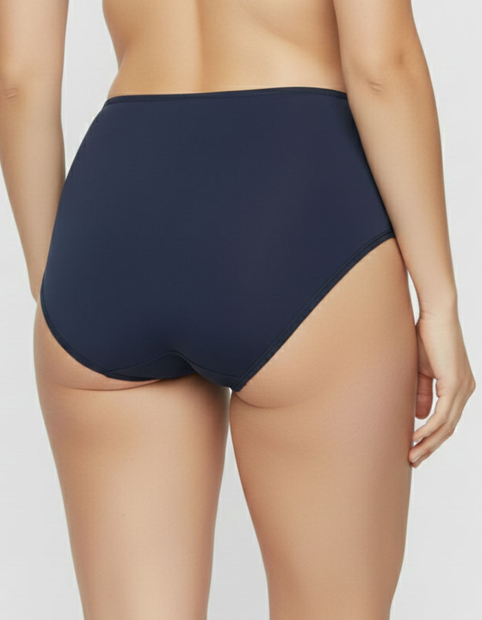 Ново бижу в колекцията – бикина от памук с висока талия и дантелено изящество.

Създадена за жената, която иска удобство без компромис със стила – нашата нова бикина с висока талия комбинира мекотата на висококачествен памук с елегантна дантела, фино положена отпред. Дантелата не само подчертава формата, но и придава усещане за лукс и женственост, докато памукът осигурява комфорт през целия ден.

Този модел нежно заглажда паласките и подчертава талията, като остава невидим под дрехите. Подходящ както за еже