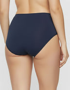 Ново бижу в колекцията – бикина от памук с висока талия и дантелено изящество.

Създадена за жената, която иска удобство без компромис със стила – нашата нова бикина с висока талия комбинира мекотата на висококачествен памук с елегантна дантела, фино положена отпред. Дантелата не само подчертава формата, но и придава усещане за лукс и женственост, докато памукът осигурява комфорт през целия ден.

Този модел нежно заглажда паласките и подчертава талията, като остава невидим под дрехите. Подходящ както за еже