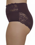 Луксозни бикини с висока талия – комфорт и елегантност в едно

Представяме новия модел бикини с висока талия точно до пъпа, създадени за жени, които искат да съчетаят удобството с изисканата визия.

✔ Меки и еластични микрофибър и дантела – нежно обгръщат тялото и осигуряват лекота през целия ден.
✔ Допълнителен ластик на талията върху дантелата – гарантира стабилност, без да стяга.
✔ Мек и еластичен двойно прегънат ластик на предницата – за деликатна опора и пълен комфорт.
✔ Голямо памучно хигиенно парче –